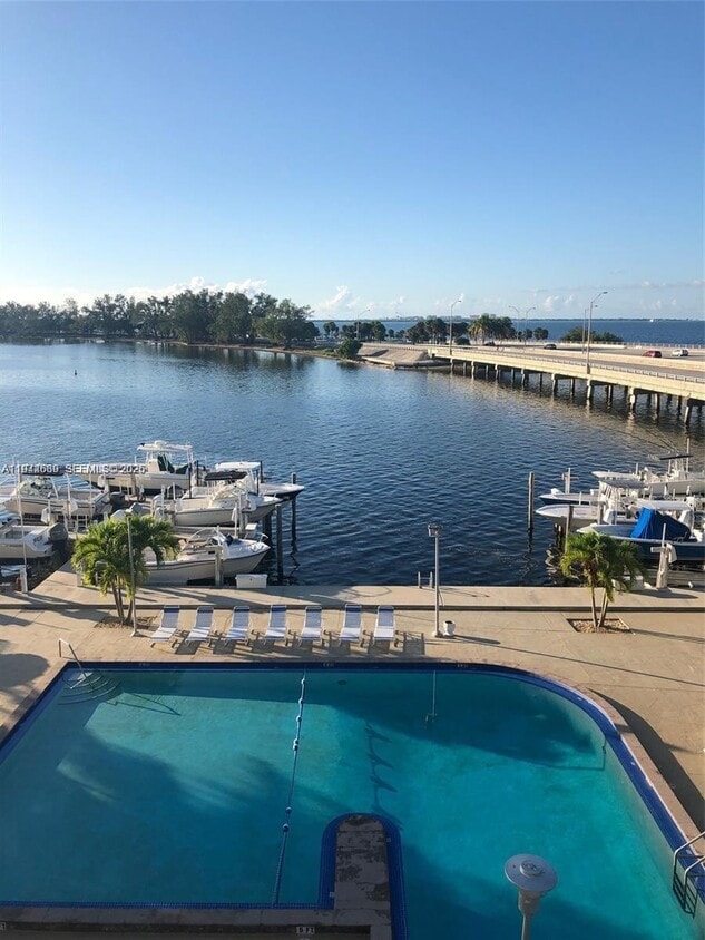 Foto del edificio - 150 SE 25th Rd