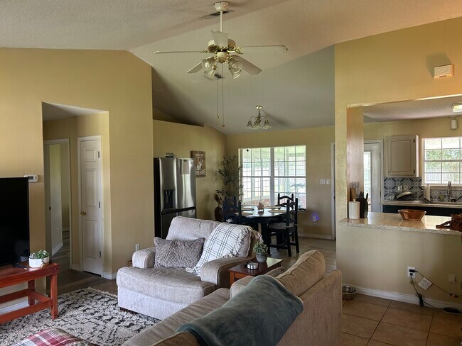 Foto del edificio - 4007 Lochmoor Dr