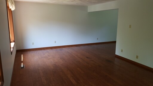 Building Photo - 525 W Wolf Rd