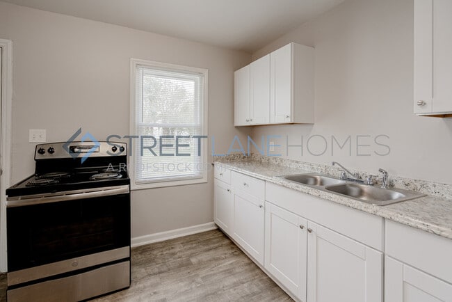 Building Photo - SIGN LEASE BY 2/28 AND GET $250 OFF FIRST ...