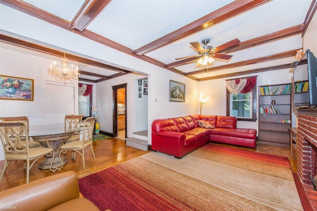 Foto del edificio - 371 Teaneck Rd