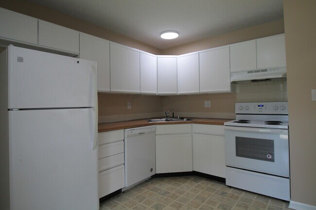 Building Photo - 316 Squires Rd