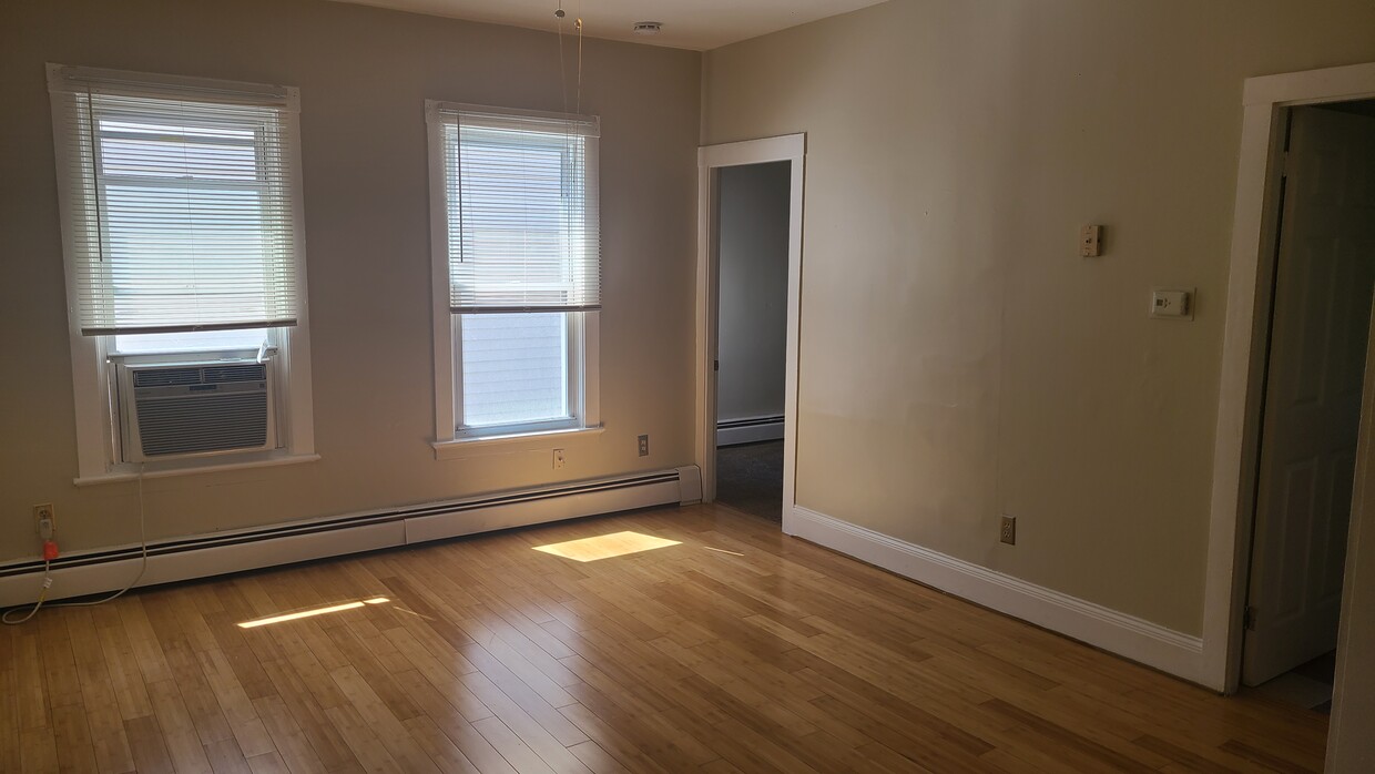 Building Photo - 203 4th St