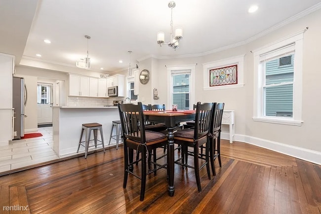 Building Photo - 3 br, 2 bath Condo - 30 Larchmont St