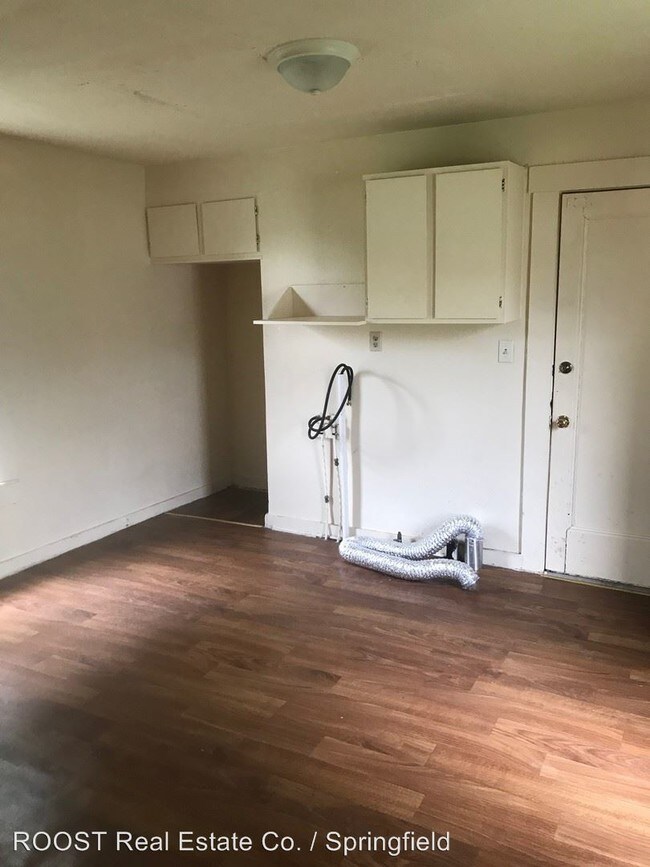 Building Photo - 2 br, 1 bath Apartment - 223 Buxton Ave