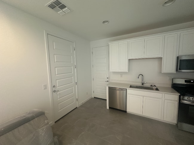 Foto del edificio - 9835 W Cheery Lynn Rd