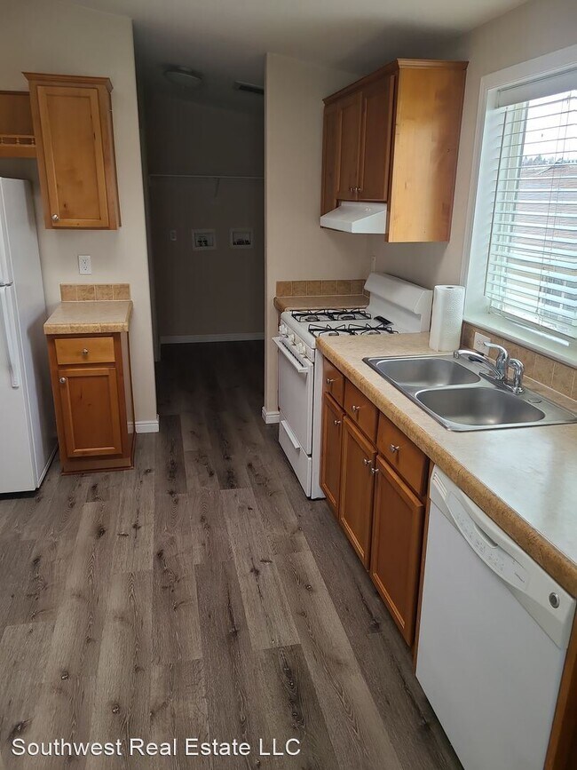 Building Photo - 3 br, 2 bath House - 804 Maple