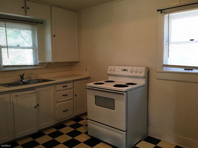 Building Photo - 1 br, 1 bath Duplex - 415 1/2 Amarillo St