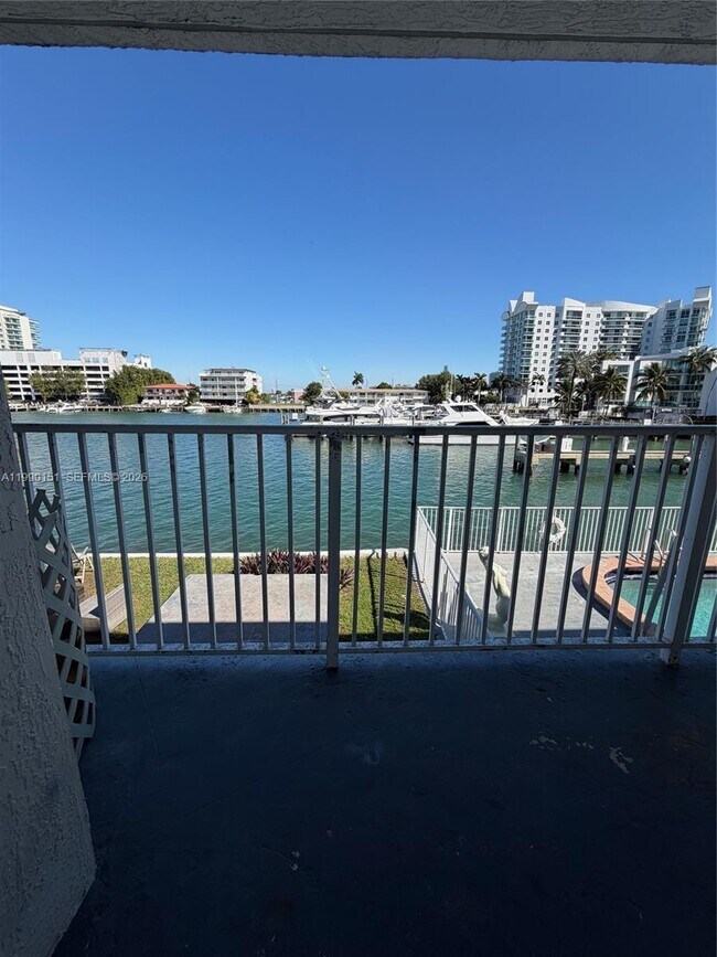 Foto del edificio - 7917 West Dr