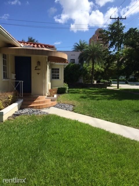 Building Photo - 544 Giralda Ave