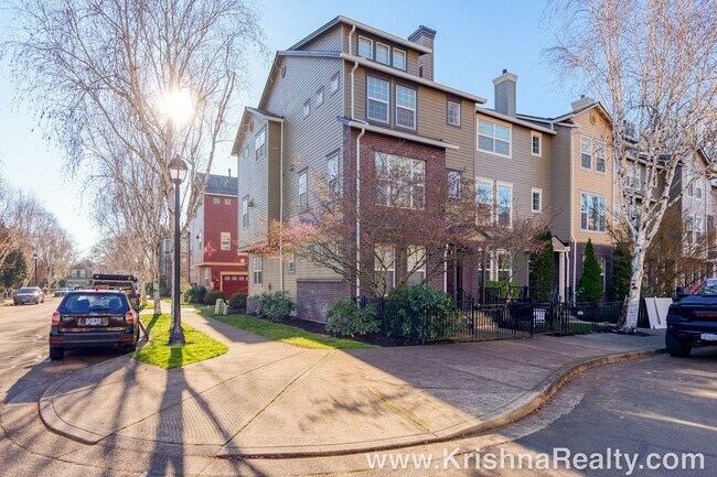 Building Photo - **Beautiful Corner Lot 3BD | 3BA Townhome in Orenco Gardens Quiet Neighborhood | Bed & Full Bath ...