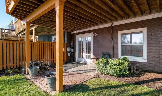 Building Photo - 5327 Lake Cove Ct