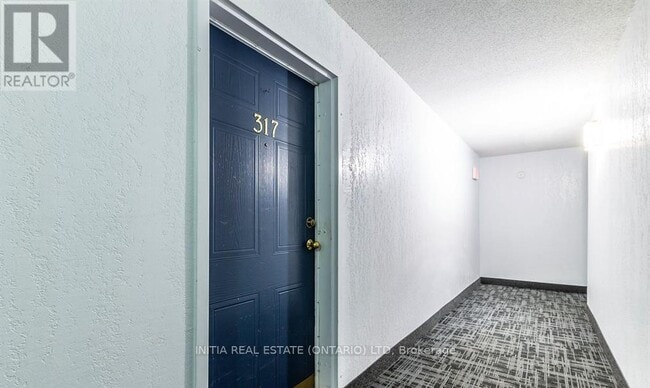 Building Photo - 725 Deveron Crescent