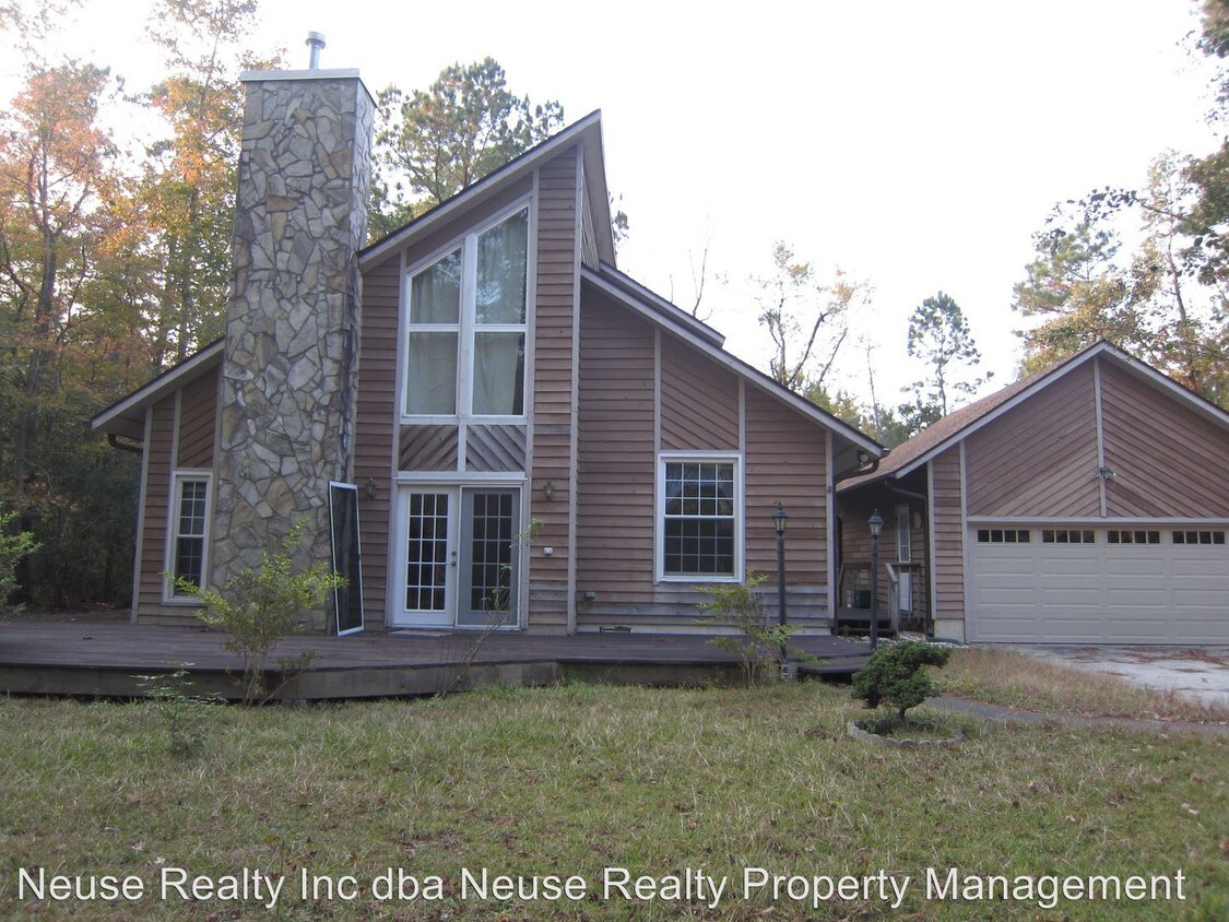 Foto principal - 605 Stately Pines Rd