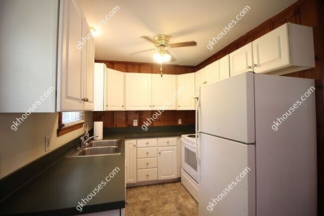 Building Photo - 2922 Emery Dr