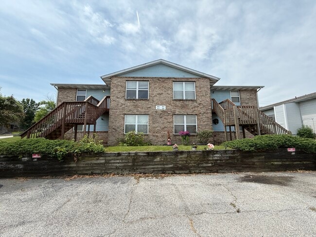 Building Photo - 53 Hillside Ln
