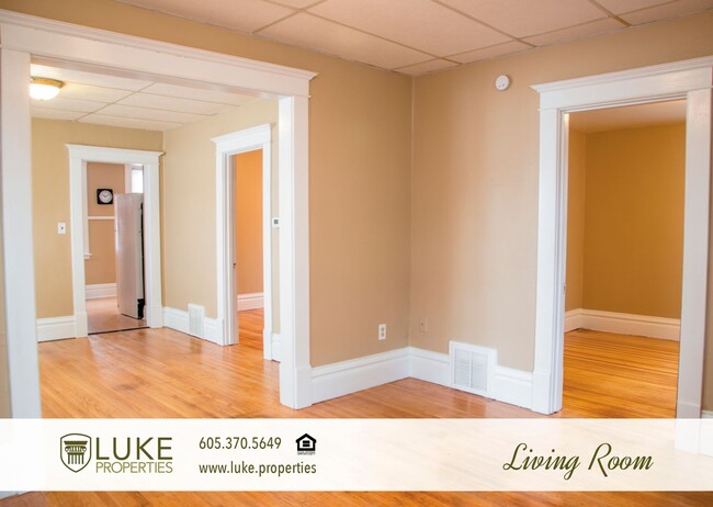 Building Photo - 3 bedroom rental home with historic charm