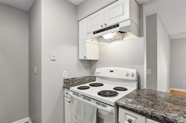 Building Photo - 2724 Forest Ridge Dr