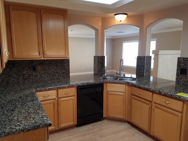 Foto del edificio - 9740 Powell Plateau Ct