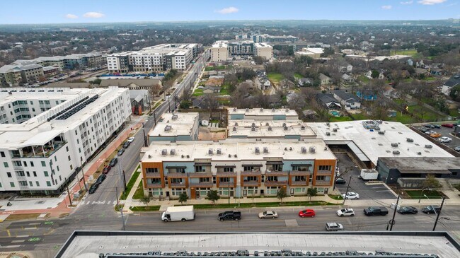 Foto del edificio - 2827 Manor Rd