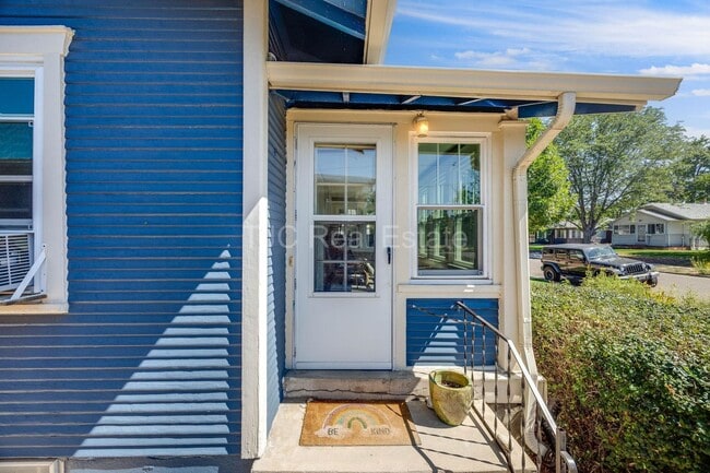 Building Photo - 4907 Grove St