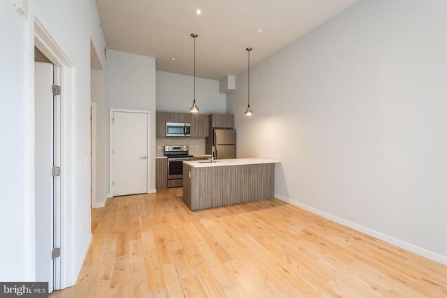 Building Photo - 412 S 13th St