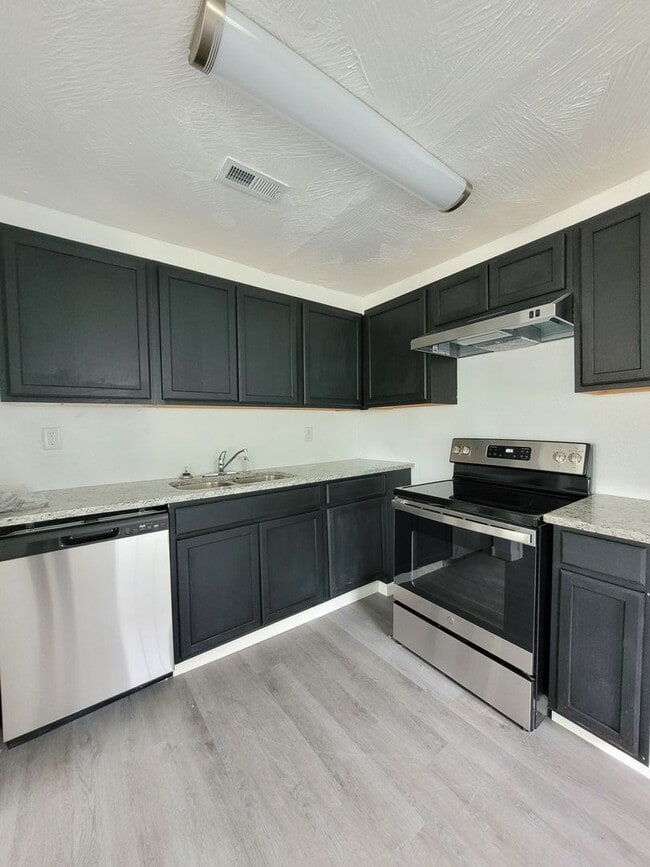 Building Photo - Cute 1 Bedroom 1 Bath house!