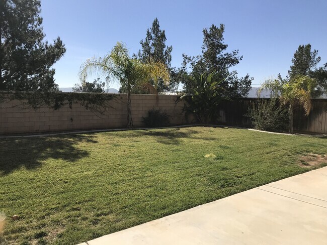 Building Photo - Spacious 4 bedroom plus loft home for rent!