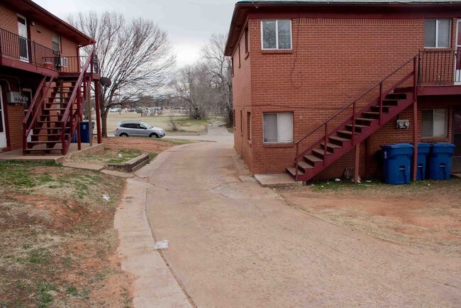 Building Photo - Capitol Estates Apartments