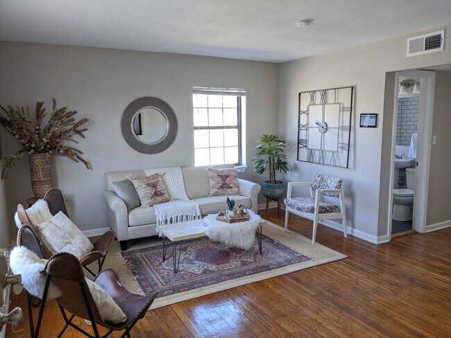 Photo - 3541 Gillham Rd