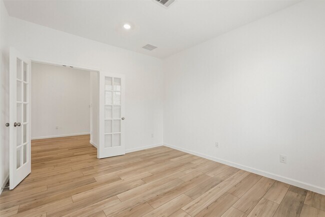Foto del edificio - 6407 Amberwood Dr