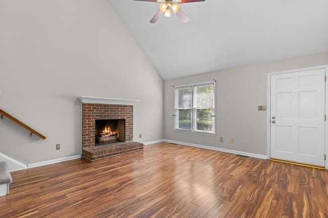 Building Photo - 4505 Aviemore Crescent