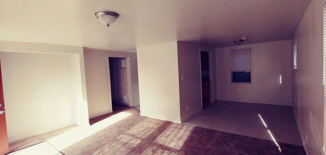 Building Photo - 2834 Filbert St B