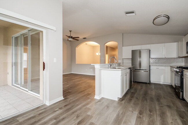 Foto del edificio - 9919 Stockbridge Dr