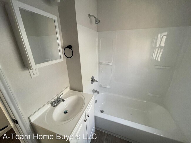 Building Photo - 3 br, 1 bath House - 212 Olive St