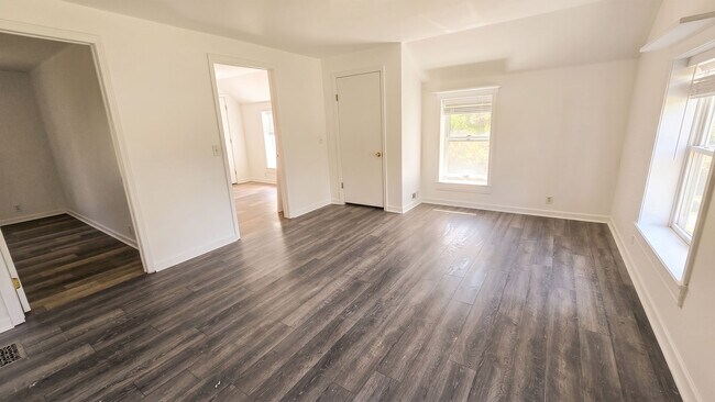 Foto del edificio - 7351 Marsh Rd