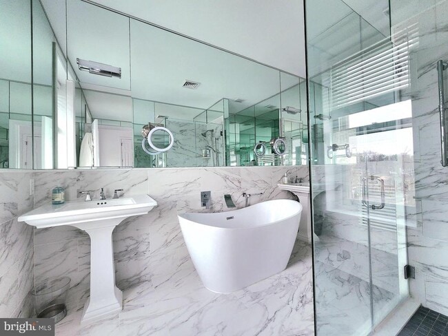 Building Photo - 106 S State St