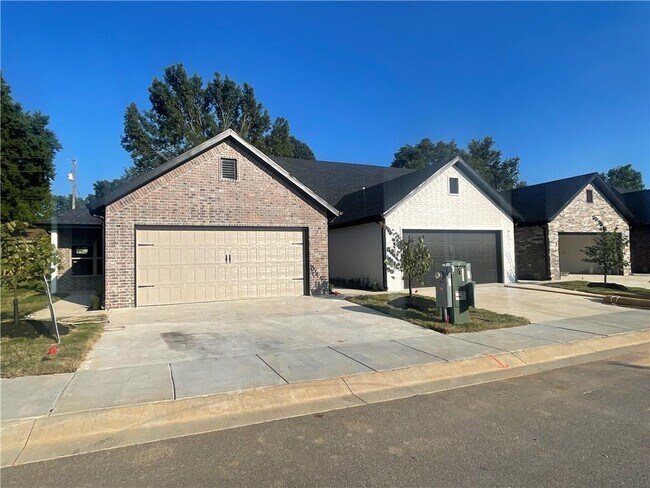 Building Photo - 1615 S 17th Pl