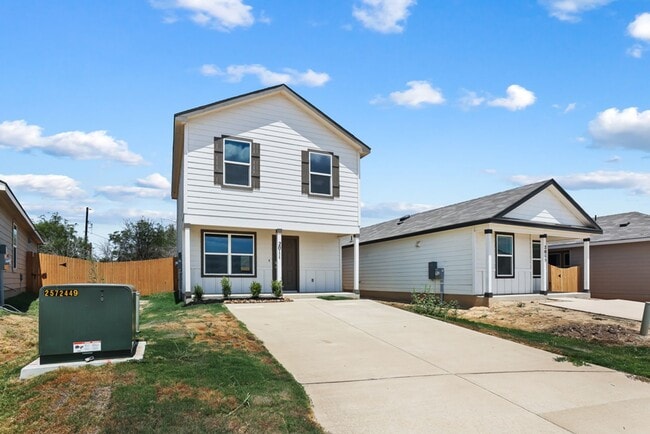 Foto del edificio - Charming Home Awaits: Spacious & Modern Li...