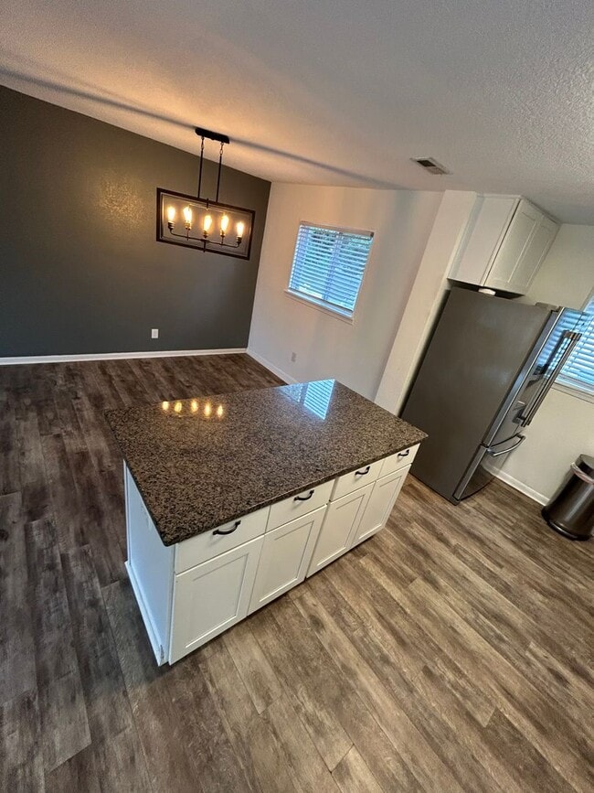 Foto del edificio - 3061 Ole Towne Ln