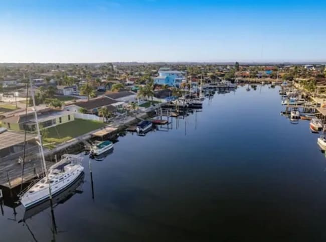 Foto del edificio - 5401 Leeward Ln