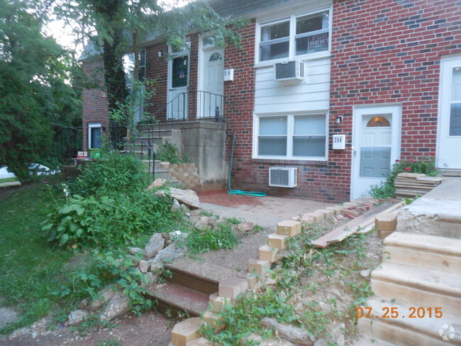 Building Photo - 258 Greenough St