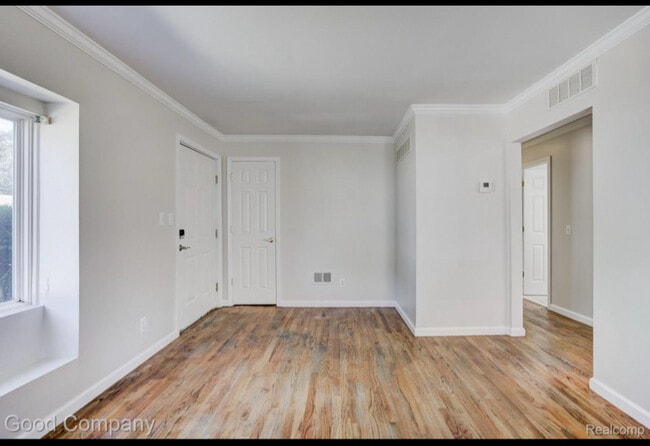 Building Photo - 600 Kalama Ave