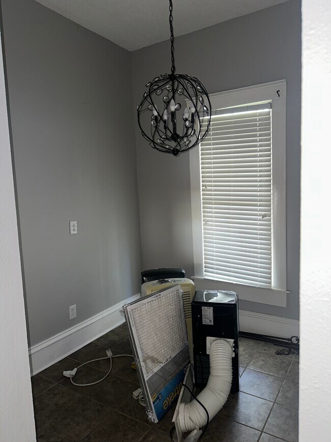 Área de cocina para comer - 1905 Ivy St