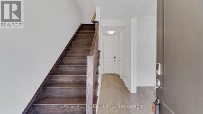 Photo du bâtiment - 1374 Ripplewood Ave
