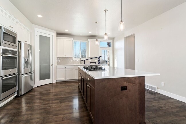 Building Photo - Farmington 4 Bedroom 3.5 Bathroom Home