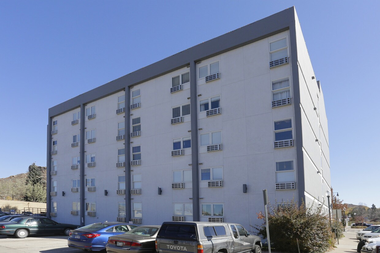 Foto del edificio - Reyn Rock Plaza Senior Housing