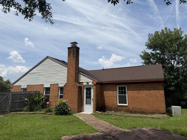 Foto del edificio - 1501 Millington Dr