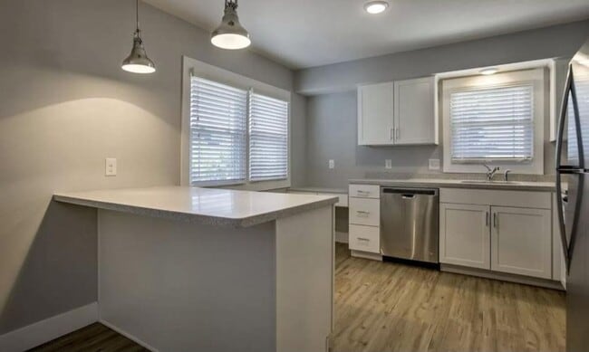 Building Photo - Newly Updated Two Bedroom Apartment!