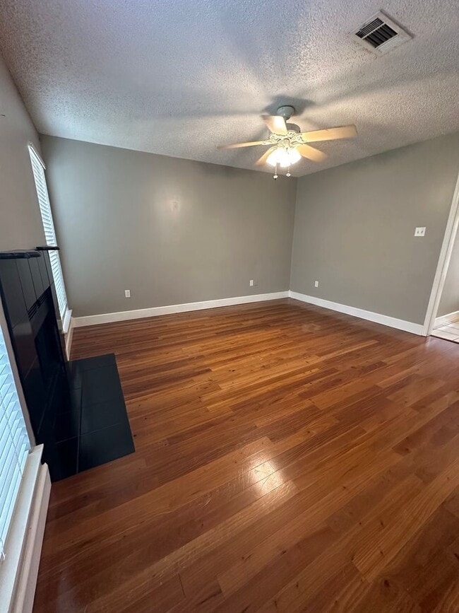 Building Photo - 6212 Stumberg Ln